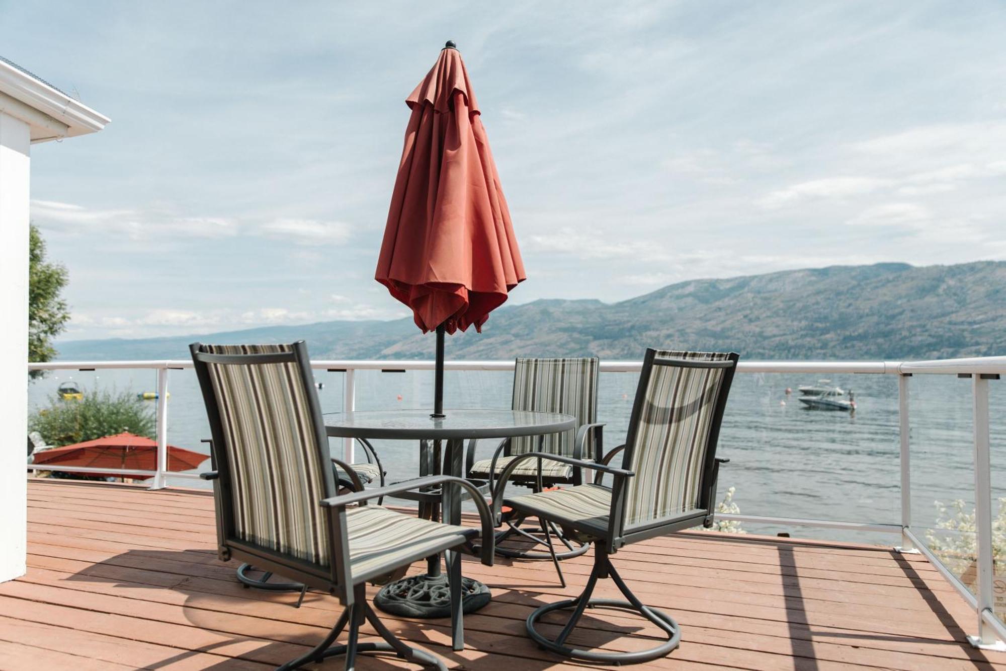 Davis Cove Resort Peachland Room photo